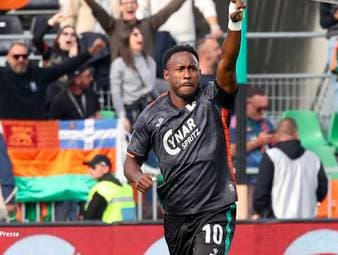John Yeboah wurde in Deutschland geboren und ausgebildet, läuft bei der Weltmeisterschaft jedoch für Ecuador auf. Im entscheidenden Gruppenspiel trifft er nun auf sein Heimatland Deutschland. Ein ehemaliger Mitspieler aus seiner Jugend erinnert sich daran, dass sein außergewöhnliches Talent bereits damals deutlich zu erkennen war.