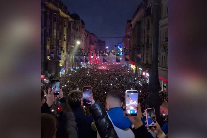 WM-Coup! Ein Land im Ausnahmezustand