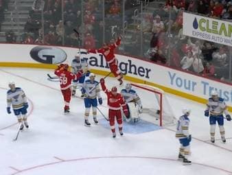 Nach einer zwischenzeitlichen Führung von 0:4 scheint in Detroit alles gelaufen zu sein. St. Louis verspielt jedoch die Führung und muss sich dann noch mit 6:4 geschlagen geben. 