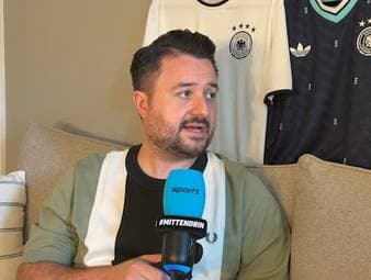 SPORT1-Chefreporter Stefan Kumberger und SPORT1-Reporter Manfred Sedlbauer klären in der WM-Kabine auf, warum es zwischen zwei DFB-Torhütern intern knistern könnte. 