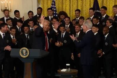 "Hässliche Spieler?!" Trump scherzt bei Messi-Besuch