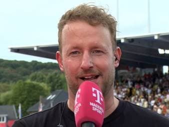 Nach dem WM-Triumph der deutschen Hockey-Männer ist Bundestrainer André Henning überwältigt. Er schwärmt vom Zusammenhalt seiner Mannschaft.