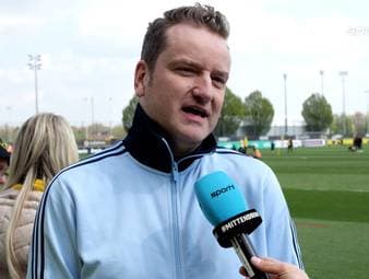 Die Personalie Jadon Sancho geistert bei Borussia Dortmund mal wieder umher. Die BVB-Fans sind zwiegespalten, ob der Engländer ein drittes Mal zu den Westfalen wechseln sollte.