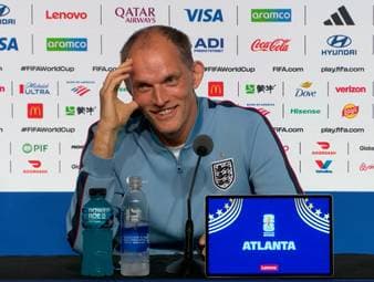 Laut der Daily Mail soll sich England-Star Jude Bellingham als Darsteller für den nächsten James-Bond-Film beworben haben. Thomas Tuchel scheint davon allerdings noch keinen Wind bekommen zu haben. 