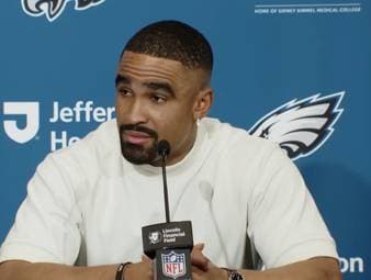 Nach der vierten Saisonniederlage gegen die Chicago Bears ist die Stimmung beim amtierenden Super-Bowl-Sieger Philadelphia Eagles am Boden. Headcoach Nick Sirianni und der Quarterback appellieren gemeinsam daran, Lösungen zu finden.