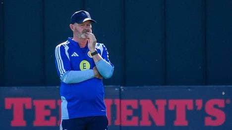 Steve Clarke bleibt Trainer der Schotten