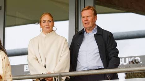 Am 30. August besuchten Ronald und Bartina Koeman das Spiel ihres Sohnes Ronald Koeman Jr. zwischen Telstar und Ajax Amsterdam