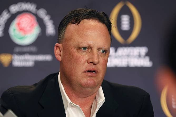 Coach-Legende tritt wegen eines „beschämenden“ Wortes zurück