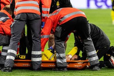 BVB-Schock! Karetsas wird auf Trage abtransportiert