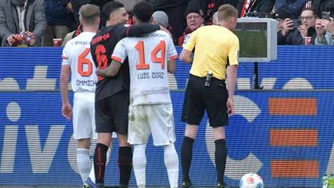 Einer der VAR-Eingriffe bei Bayer gegen Bayern