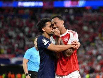 Brasiliens Gabriel spricht über den verschossenen Elfmeter im Champions-League-Finale und dessen Verarbeitung. Dabei hebt er auch die Unterstützung seines Nationalmannschaftskollegen Marquinhos hervor.