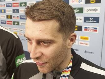 In einem packenden EM-Finale hält Deutschland lange Zeit mit. Für die Gold-Medaille reicht es aber nicht. So reagiert das Team rund um Lukas Mertens.