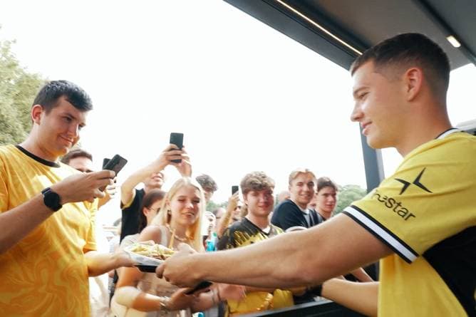 Hier serviert der BVB-Neuzugang etwas Besonderes