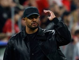 Als eine Szene gezeigt wird, kann Kompany nur lachen