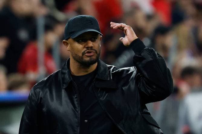 Als eine Szene gezeigt wird, kann Kompany nur lachen