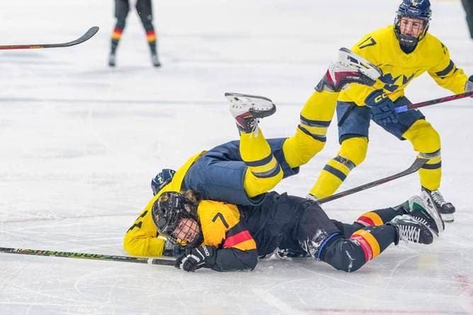 Gegner sauer! Irrer Klo-Zoff um Deutschland