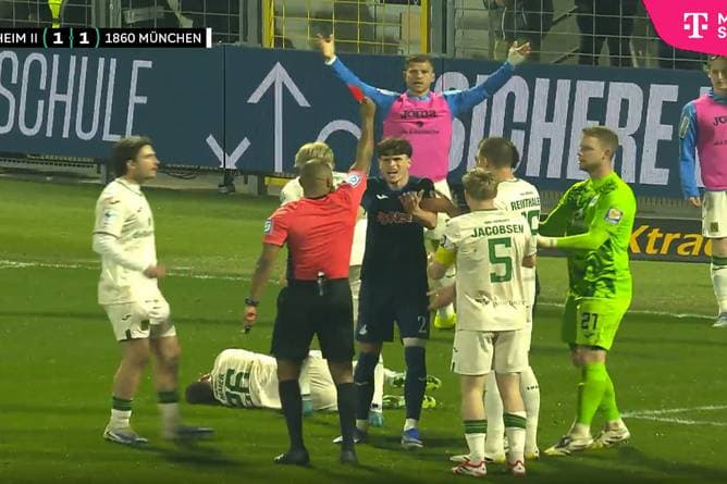 Ist dieser Platzverweis ein klarer Fehler?