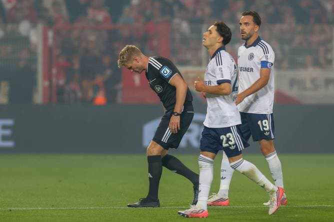 Verletzter Schiedsrichter sorgt für XXL-Nachspielzeit