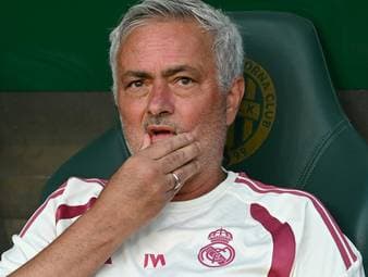 Mourinho unterschreibt Vertrag