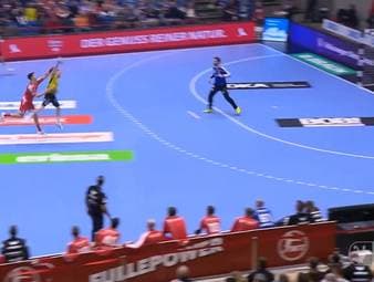 Melsungen kann im letzten Spiel vor der EM-Pause noch einmal ein Erfolgserlebnis feiern. Angeführt von Torhüter Palasics holen die Hessen den Sieg gegen Stuttgart, das wiederum für eines der Highlights sorgt. Die Highlights der Handball-Bundesliga im Video.