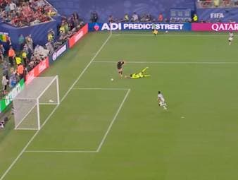 Erling Haaland ist der Goalgetter der norwegischen Nationalmannschaft. Aber bei diesem Fehlschuss wird klar: auch er ist nur ein Mensch.
