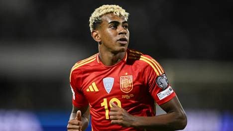 Yamal stürmt wieder für Spanien