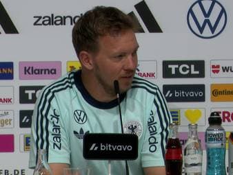 Julian Nagelsmann klärt auf der DFB-Pressekonferenz über den aktuellen Stand von Manuel Neuer auf. Im ersten WM-Test steht Stellvertreter Oliver Baumann im Tor.