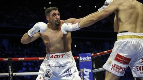 Agit Kabayel im Kampf gegen Damian Knyba