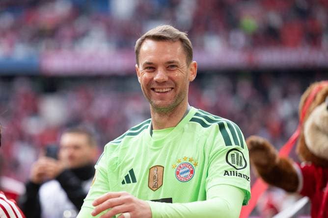 Neuer mit kleinem Seitenhieb gegen Klopp