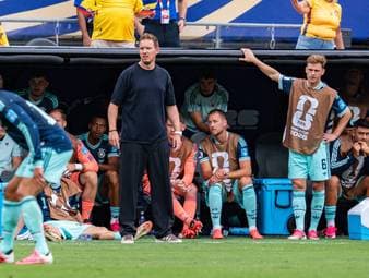 Soll Joshua Kimmich auf der Sechs oder weiterhin als Rechtsverteidiger auflaufen? Magenta-Experte Jonas Hofmann hat eine klare Meinung. 