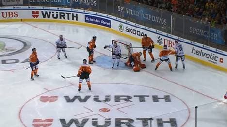 Die Spieler von Dinamo Riga (in weiß) entscheiden das Spiel erst in der Overtime