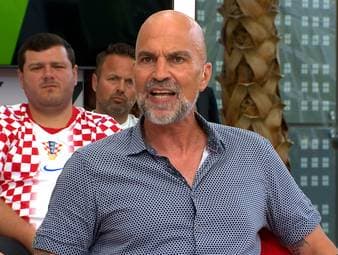 Im FIROCKX.ONE WM Doppelpass diskutiert die Expertenrunde die Frage, ob der deutschen Nationalmannschaft die Robustheit fehlt. Vor allem gegen Ecuador und die Elfenbeinküste wirkte die DFB-Elf auf Markus Babbel zu ängstlich.