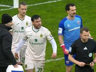 Kevin Volland verletzt sich im Derby gegen Ingolstadt und sieht in derselben Situation seine zweite Gelbe Karte. Markus Kauczinski kritisiert die Entscheidung des Schiedsrichters.