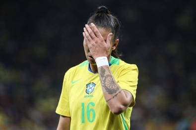 Acht Rote: Brasilien-Test eskaliert völlig