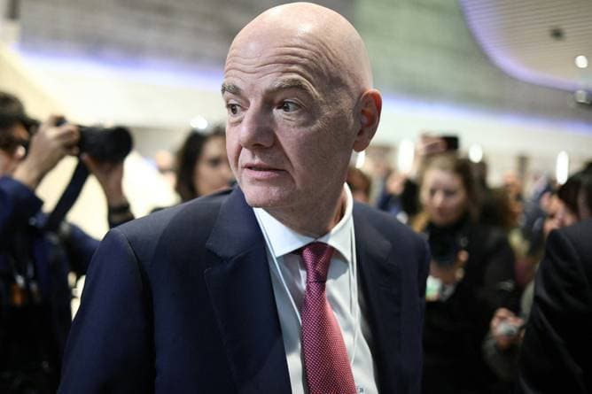 Britische Fans kritisieren Infantino