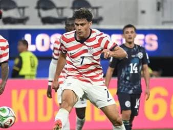 Zum Auftakt der Heim-WM feiern die USA einen 4:1-Sieg gegen Paraguay. Gladbachs Giovanni Reyna krönte die Leistung mit einem Außenrist-Treffer in der Nachspielzeit.