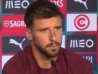 Manchester-City-Verteidiger Ruben Dias blockte auf der PK jegliche Fragen zu einem möglichen Wechsel zu Real Madrid ab. Der Portugiese wollte lediglich über sein Heimatland sprechen. 