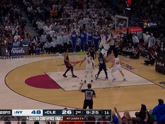 Für die Cleveland Cavaliers muss gegen die New York Knicks ein Sieg her, allerdings entwickelt sich das Spiel zu einem Desaster für den Klub von Dennis Schröder.