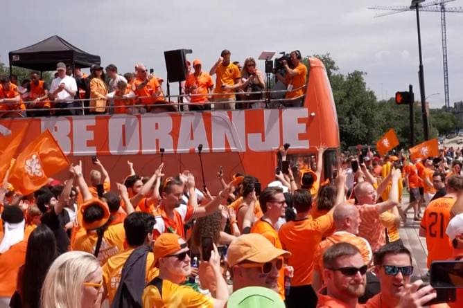 Trotz Party-Crasher: Oranje feiert sich durch ganz Dallas