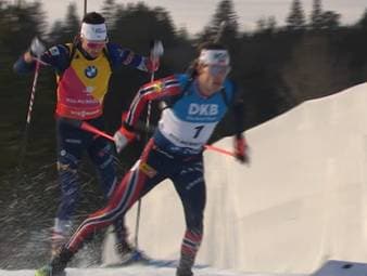 Spannung pur bei der Biathlon-Verfolgung der Herren. In einem echten Thriller muss das Fotofinish entscheiden. Für die deutschen Biathleten geht es deutlich ruhiger zur Sache.