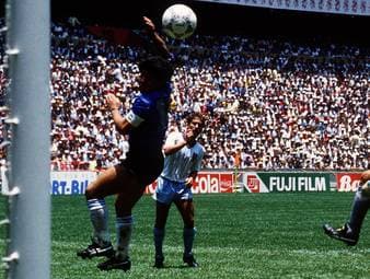 Das legendäre Aztekenstadion in Mexiko City war bereits mehrfach Austragungsort historischer WM-Momente. Mit dabei: Maradona, Pelé und das Jahrhundertspiel Italien-Deutschland.