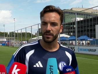 Schalkes Kapitän Kenan Karaman offenbart, dass es im Sommer Anfragen für einen Wechsel gab. Der Knappe bekannte sich aber zu Königsblau und würde sogar gerne die Karriere bei Schalke beenden. 