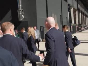 FIFA-Präsident Gianni Infantino weicht Fragen zu einem möglichen Rücktritt aus. Stattdessen spricht der Schweizer über die U20-Frauen-WM in Polen und die positiven Entwicklungen bei der FIFA.
