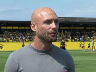 Ole Book zeigt sich erfreut darüber, den erfolgreichen Kader von Borussia Dortmund zusammenhalten zu können. Gleichzeitig betont er, dass dies längst nicht jedem Verein gelingt.