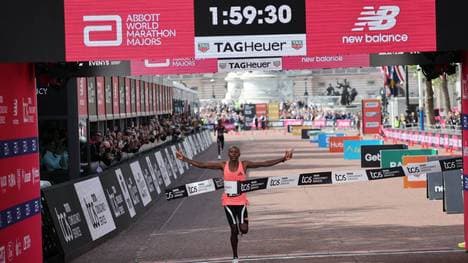 Sabastian Sawe bei seinem Zieleinlauf