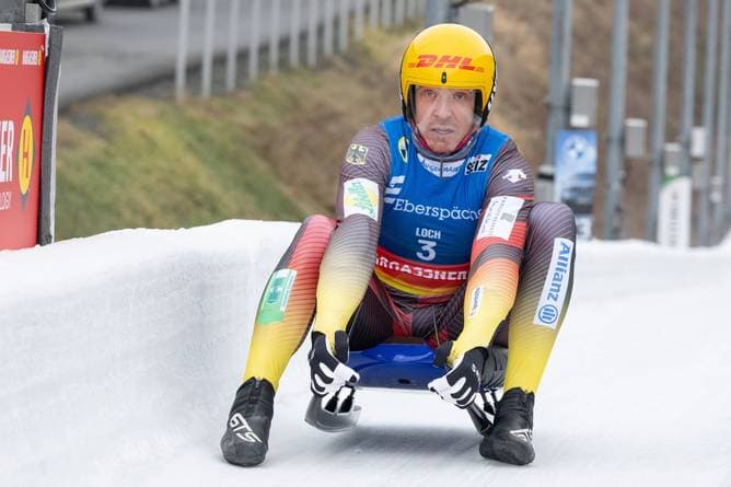 Rodeln: Loch feiert Auftaktsieg