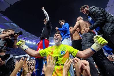 Erlösung! Doch im Stadion-Inneren war Polizei gefordert