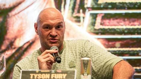 Tyson Fury auf der Pressekonferenz in Pattaya
