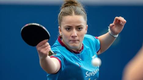 Mia Griesel an der Platte
