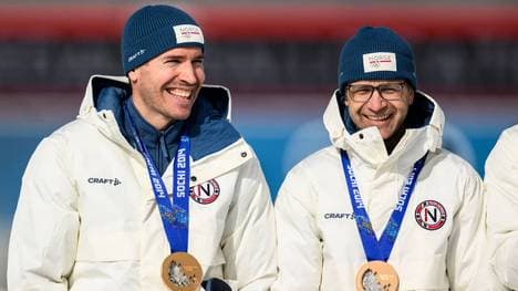 Emil Hegle Svendsen zusammen mit Ole Einar Bjorndalen